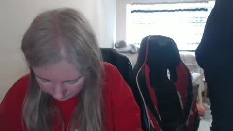 JenisAndPeter online show from April 9, 6:30 am