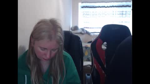 JenisAndPeter online show from April 21, 5:25 am