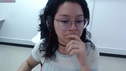 Snapshot of jenn_cg chatting on October 22, 4:08 pm jenn online show from October 22, 4:08 pm