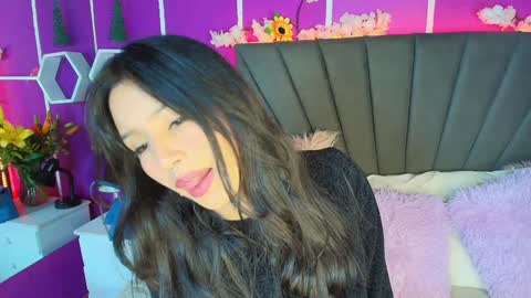 Snapshot of jenner_mills chatting on December 7, 11:34 am Jenner online show from December 7, 11:34 am