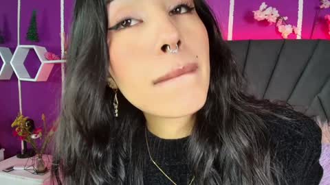 Snapshot of jenner_mills chatting on December 5, 3:53 am Jenner online show from December 5, 3:53 am