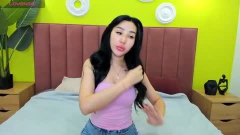 Jennifer online show from October 19, 1:54 am