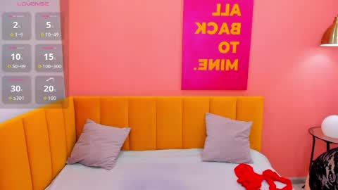 Jennifer online show from March 26, 2:06 am