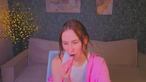 jennifer online show from June 4, 9:15 am