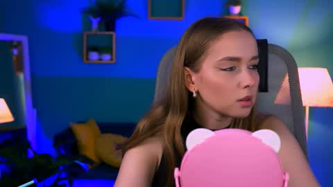 Jennifer online show from September 10, 8:21 pm