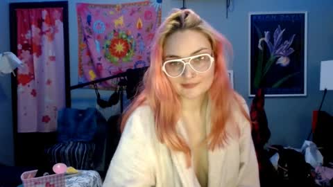 Snapshot of jennifergwen chatting on February 27, 2:25 am Jennifer Gwen online show from February 27, 2:25 am