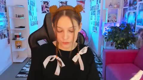 jenniferkiim online show from February 21, 9:01 am