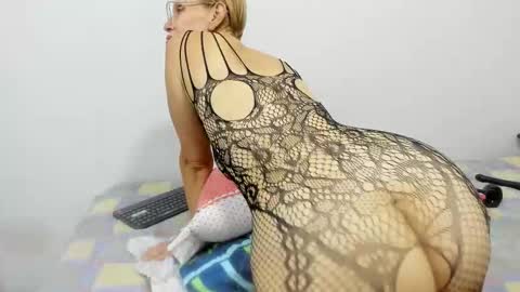 jenniferloveyou online show from March 6, 5:45 pm