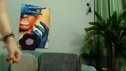 jenniferreys online show from November 3, 6:47 am