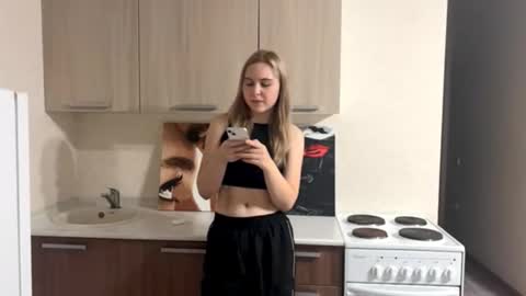 Emilia online show from October 19, 2:55 pm