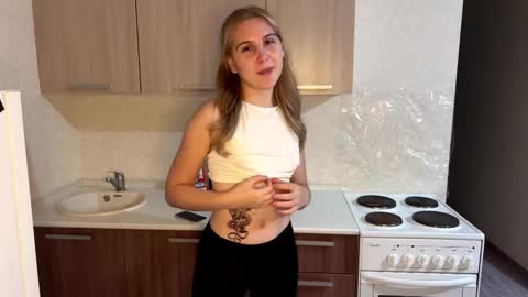 Emilia online show from October 10, 3:18 pm