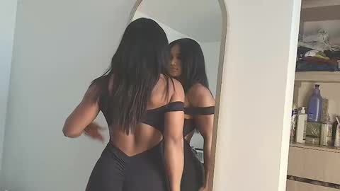 Jenn online show from November 18, 6:44 pm