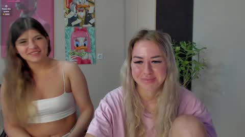 Hi hi We are Jessie and Betti online show from January 21, 6:54 am