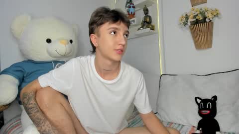 jero independent model online show from February 20, 12:07 pm