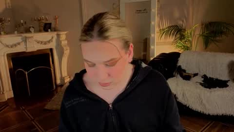 jes_solar online show from February 1, 10:29 pm