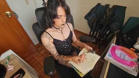 jesissy42 online show from April 20, 10:35 pm