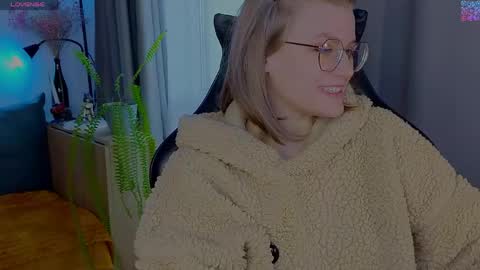  JessieVibes online show from April 21, 2:35 pm