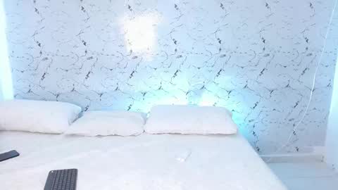 Hello we are Jesse and Dante. online show from September 28, 3:48 am