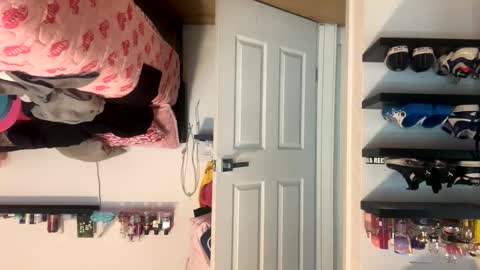 Hungjessy online show from May 8, 4:56 pm