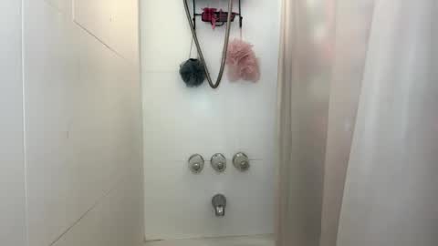 Hungjessy online show from June 1, 6:31 pm