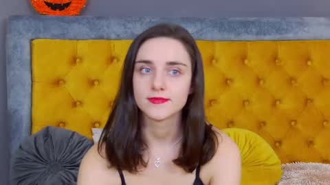 Jessica White online show from November 17, 4:59 am