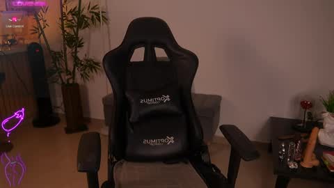  Jessica Pratt  IG jessicaxpratt online show from April 24, 12:01 am