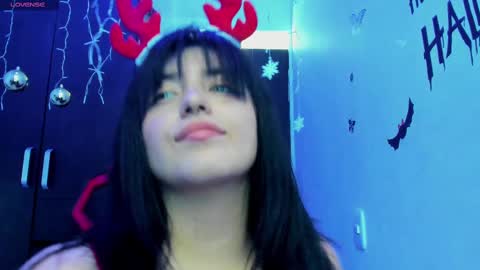 jessicared18 online show from December 11, 7:46 pm