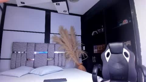jessicatylerr_ online show from July 3, 5:12 am
