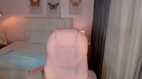 Snapshot of jessie_williams_01 chatting on January 4, 7:13 am Your Sweet Angel online show from January 4, 7:13 am