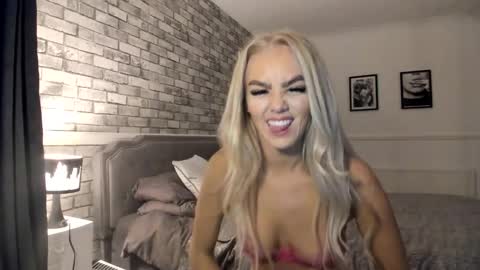 jessiebella0210_ online show from November 4, 4:30 pm