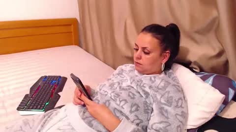 jessiestar3 online show from April 20, 10:35 pm