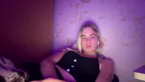 Snapshot of jessika_evans chatting on October 1, 7:24 pm jessika_evans online show from October 1, 7:24 pm