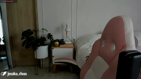    online show from April 22, 3:08 pm