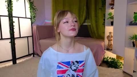 Gwen online show from April 22, 9:22 pm