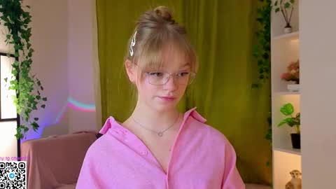 Gwen online show from April 16, 8:20 pm