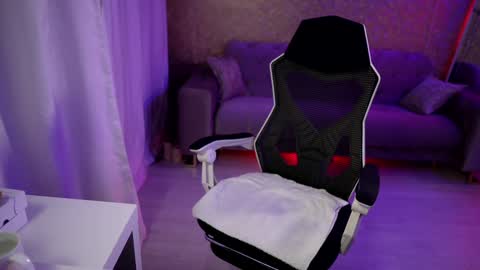 Snapshot of jeyssy69 chatting on January 28, 5:00 am Jeyssy also Andra  online show from January 28, 5:00 am