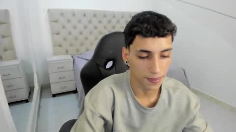 jhoanleandro online show from November 25, 5:39 am