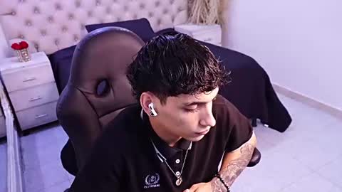 jhoanleandro online show from June 12, 5:50 am