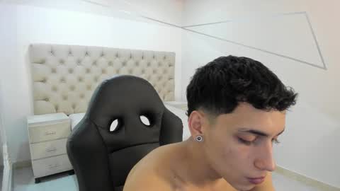 jhoanleandro online show from October 21, 5:23 am