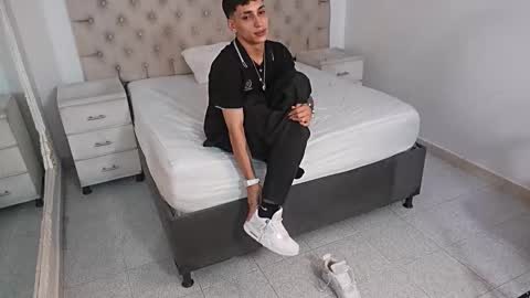 jhoanleandro online show from February 10, 5:54 am