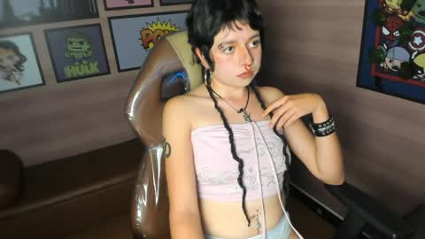 jhoanne_1 online show from April 16, 3:28 am