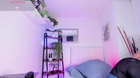 JHONNATHAN online show from April 22, 8:16 pm