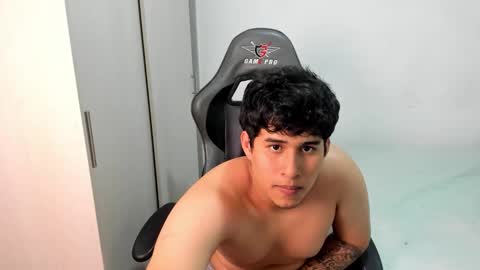 Snapshot of jhonny_dickm chatting on October 22, 1:53 am jhonny_dickm online show from October 22, 1:53 am