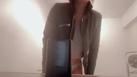 Snapshot of jhopeftw chatting on October 14, 12:13 am Anya online show from October 14, 12:13 am