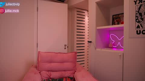 jhulysex online show from November 22, 11:35 pm