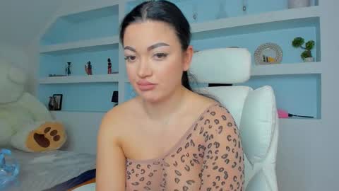 Juliee online show from December 2, 7:01 pm