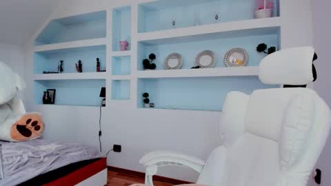 Juliee online show from March 11, 1:03 pm