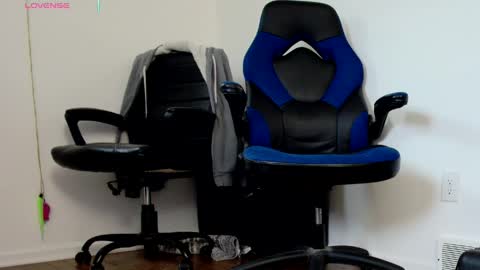 Nicole  Allen online show from April 6, 10:44 pm