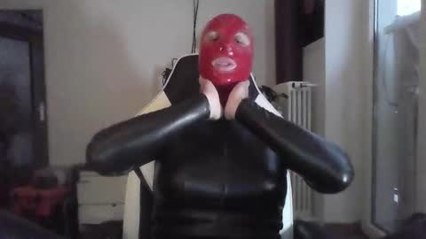 Snapshot of joanesxfree chatting on October 23, 3:13 pm The sweetest toy online show from October 23, 3:13 pm