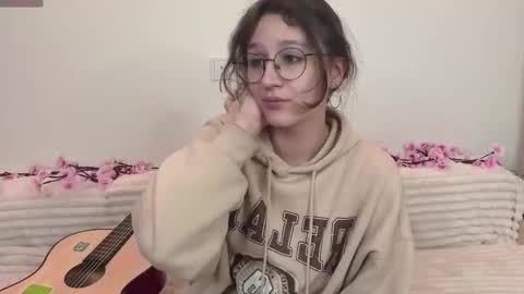 Nana online show from December 15, 4:14 pm